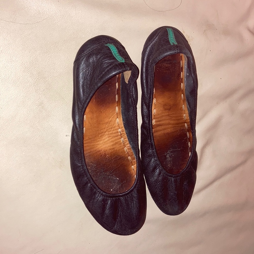 Size 8 matte black tieks